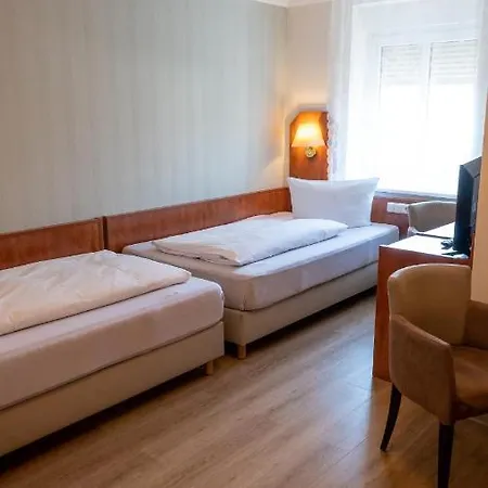 Am Uenglinger Tor 3*